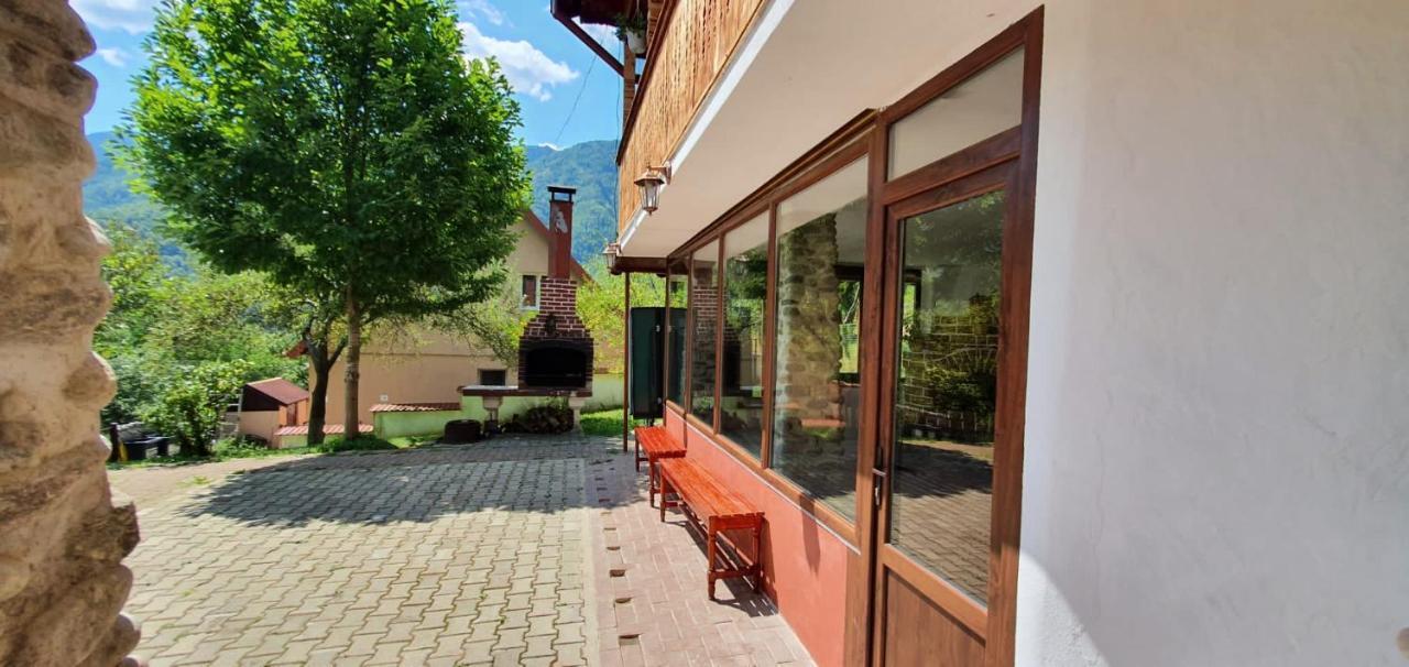 Casa Colt De Rai Villa Brezoi Exterior photo