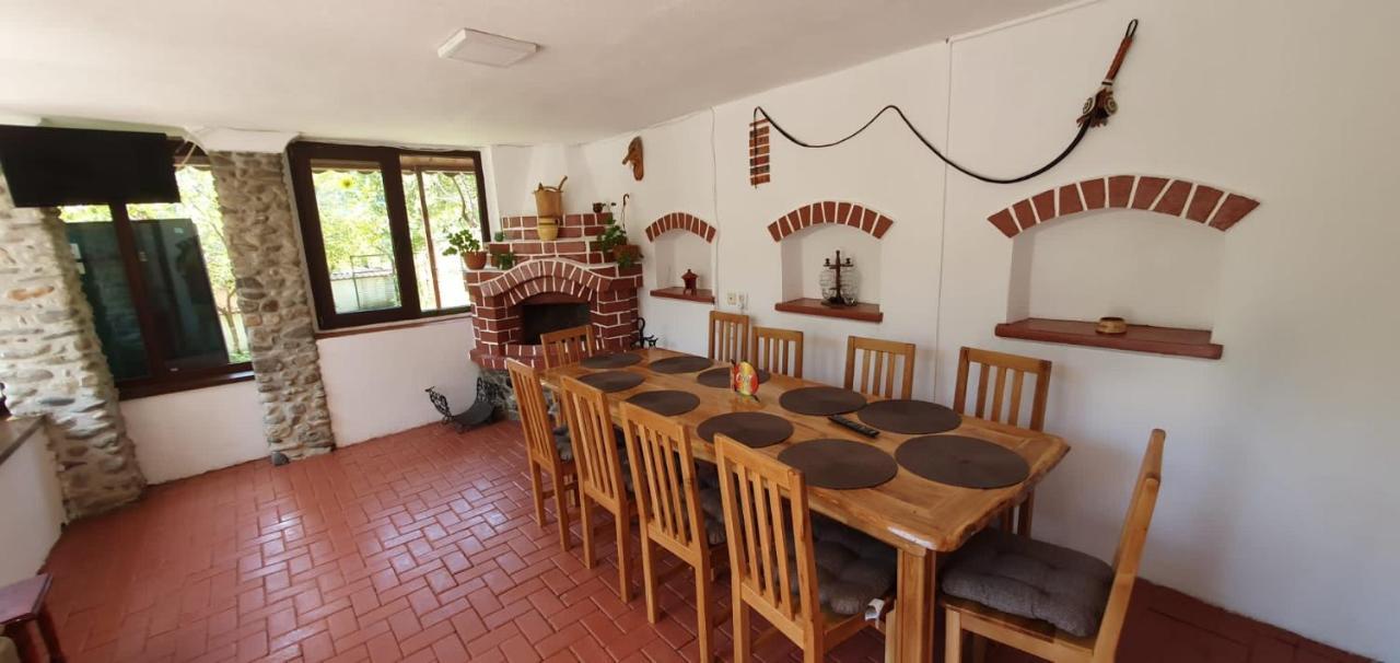 Casa Colt De Rai Villa Brezoi Exterior photo